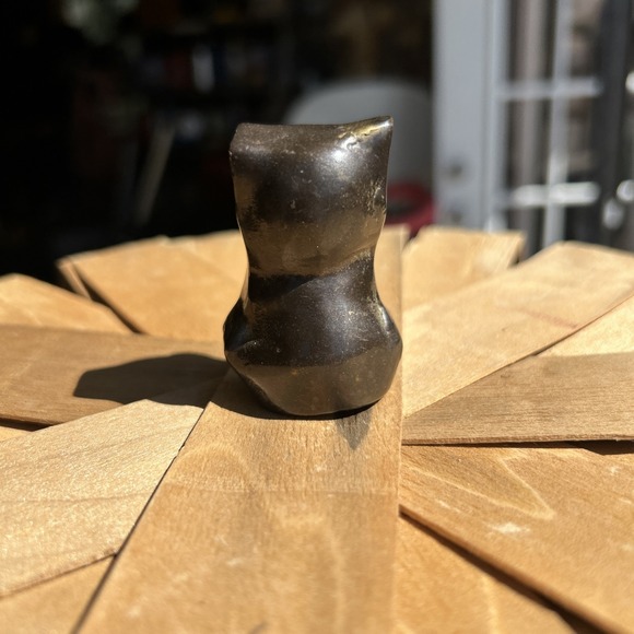 Vintage Small Miniature Brass Sitting Kitty Cat Statue Figurine 2 Inch Tall - Picture 2 of 4